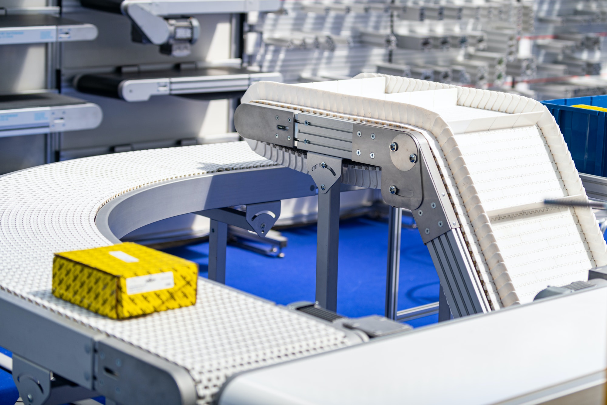 Industrial Manufacturing Conveyor Belt Roller Track System